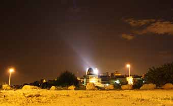 Imagen de la iglesia de Riba-roja, que incide en la lluz del cielo del Parc Natural del Túria (Marco/Morales, UV).